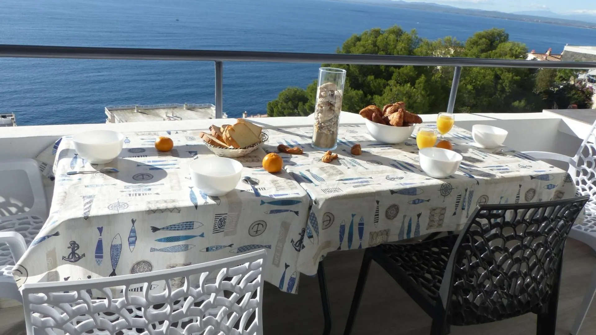 Apartment Appartement Vues Mer Proche Plage Roses Spain